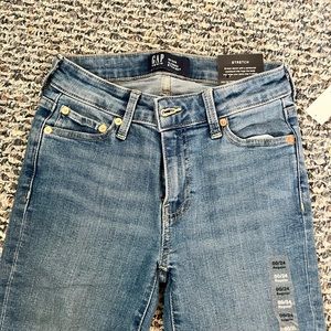 GAP Women’s Classic Straight Jeans
